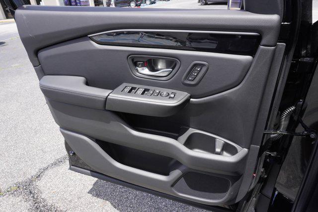 new 2025 Honda Pilot car, priced at $47,231