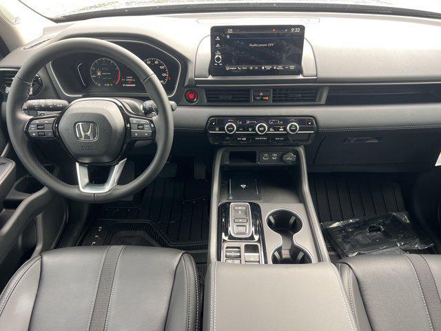 new 2025 Honda Pilot car, priced at $46,875