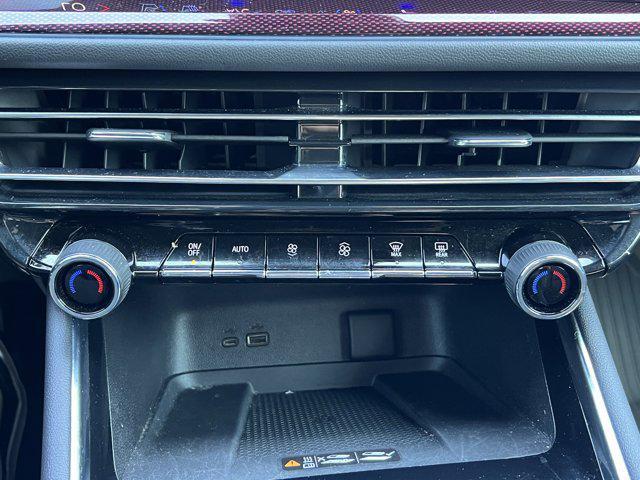 used 2025 Chevrolet Traverse car