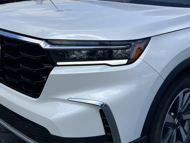 new 2025 Honda Pilot car, priced at $45,719