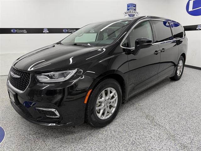 used 2022 Chrysler Pacifica car, priced at $27,995