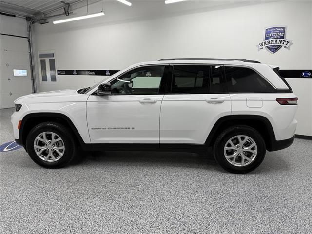 used 2024 Jeep Grand Cherokee car, priced at $42,995