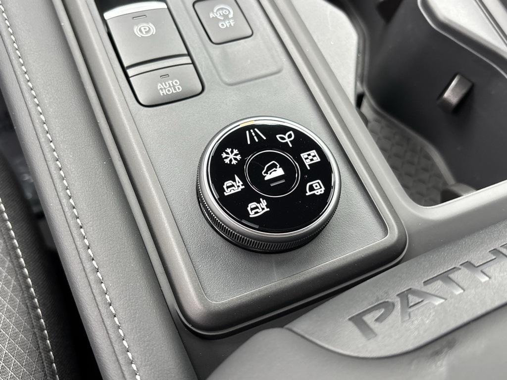 new 2025 Nissan Pathfinder car, priced at $40,530