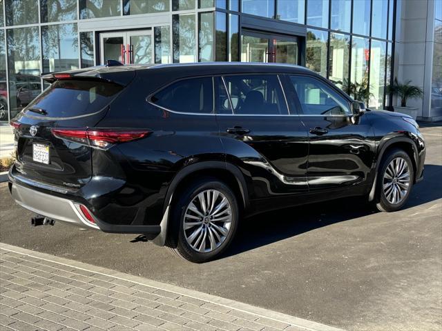 used 2022 Toyota Highlander car, priced at $39,997