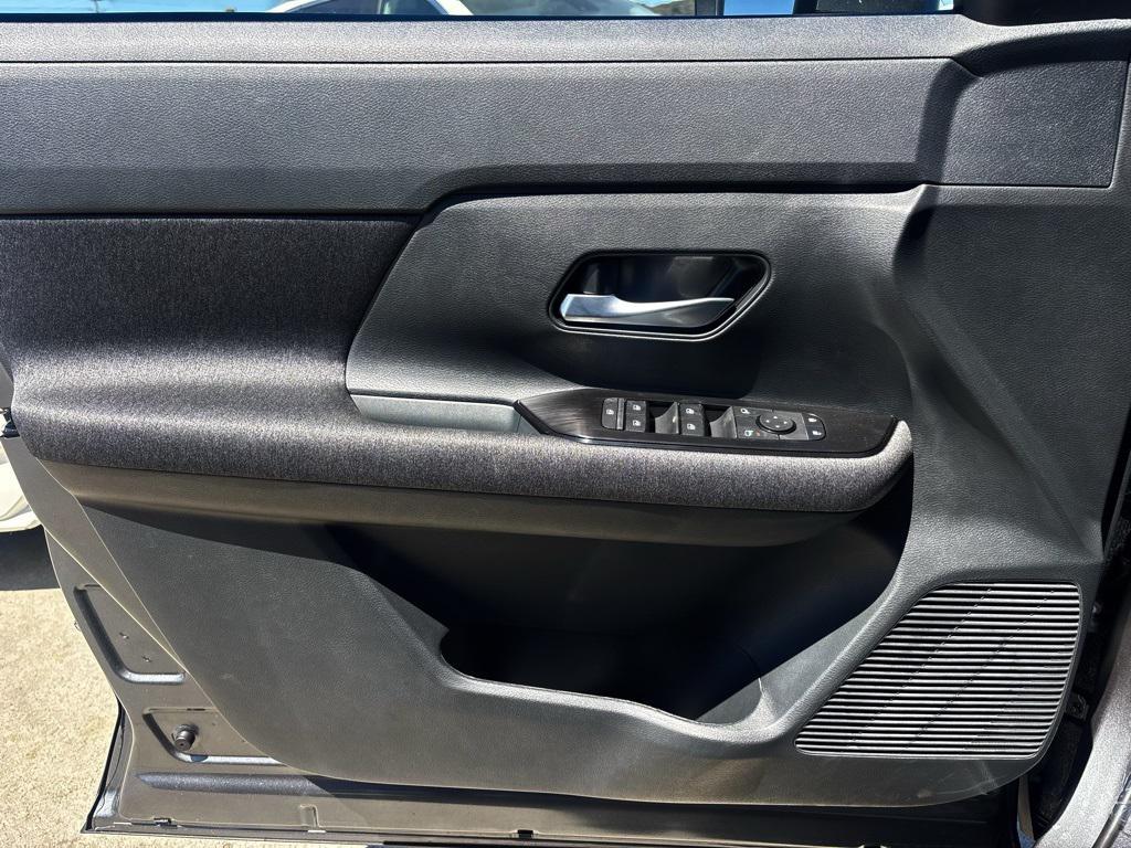 new 2025 Nissan Kicks car, priced at $27,100