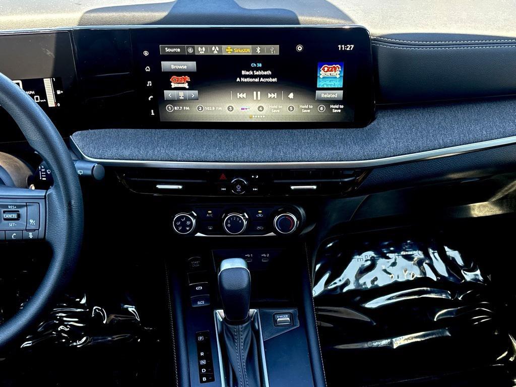 new 2025 Nissan Kicks car, priced at $27,100