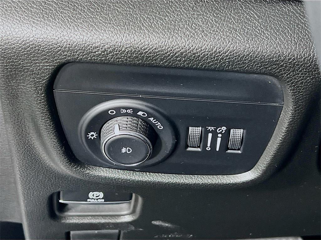 used 2023 Jeep Grand Cherokee car, priced at $31,996