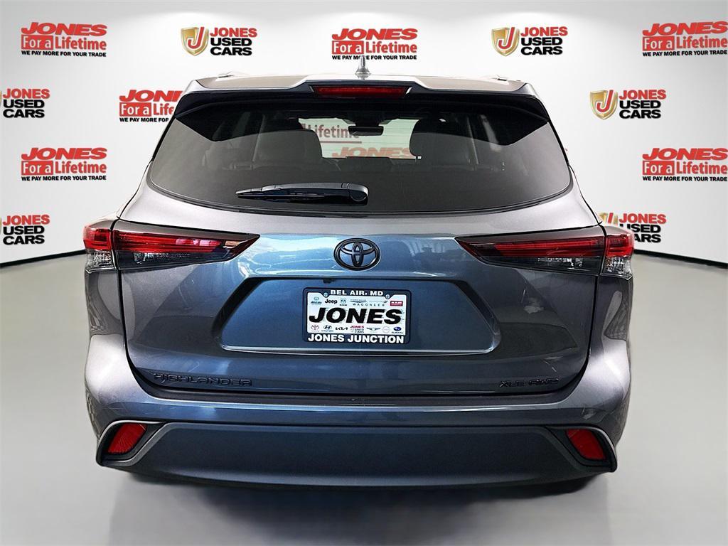 used 2024 Toyota Highlander car, priced at $44,998