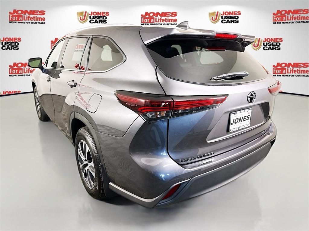 used 2024 Toyota Highlander car, priced at $44,998