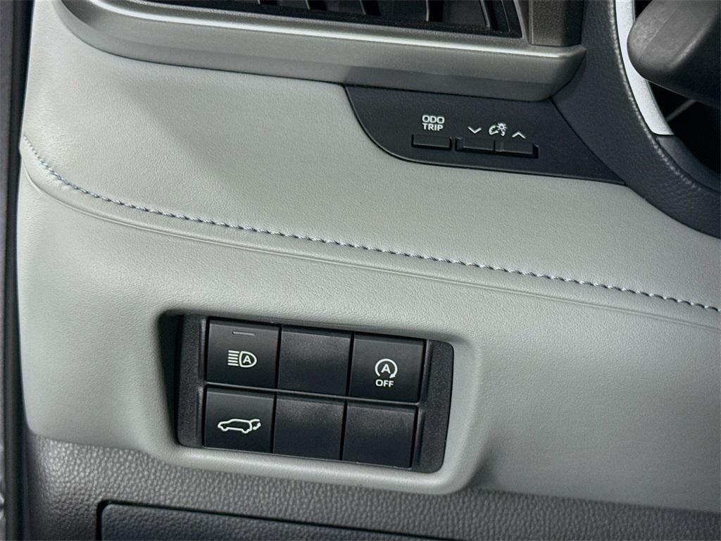 used 2024 Toyota Highlander car, priced at $44,998