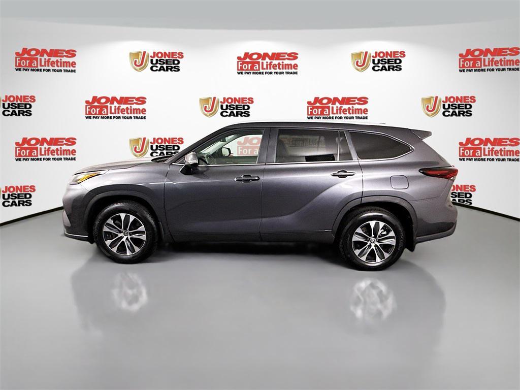 used 2024 Toyota Highlander car, priced at $44,998