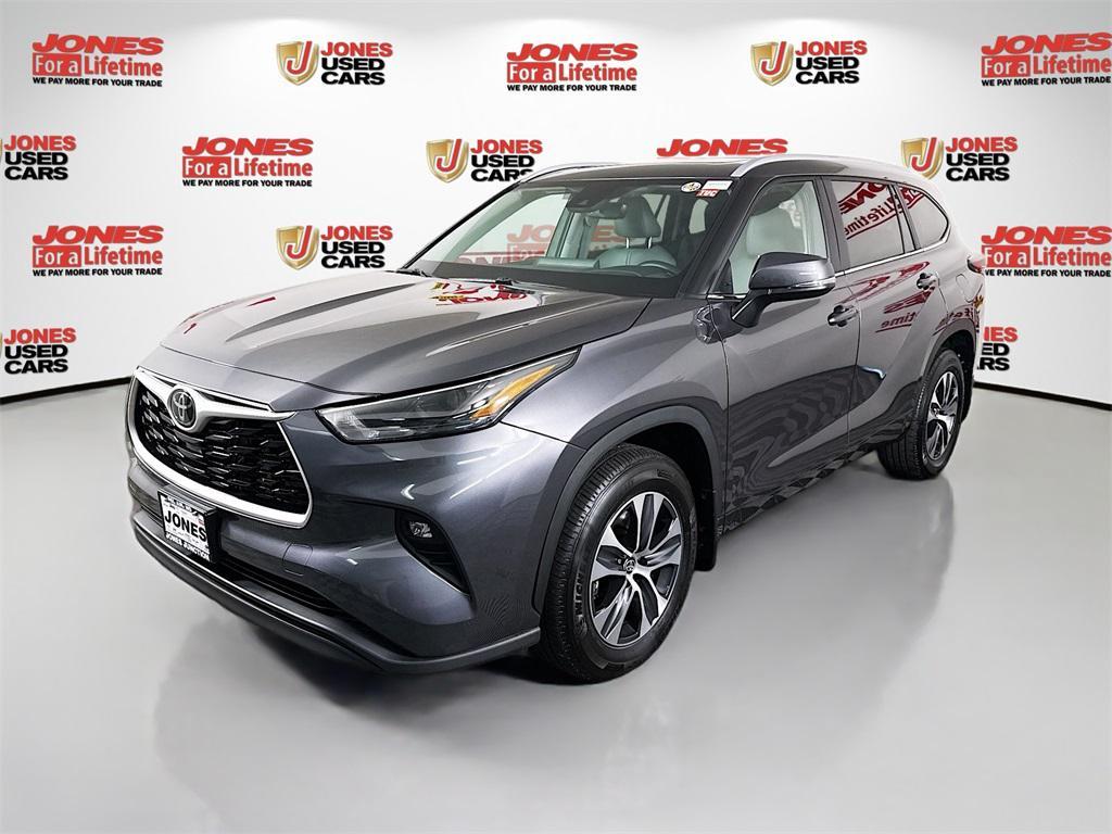 used 2024 Toyota Highlander car, priced at $44,998