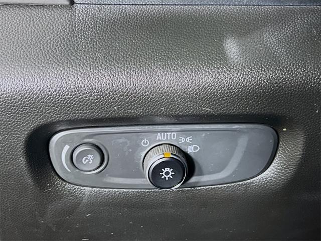 used 2022 Chevrolet Traverse car, priced at $28,746