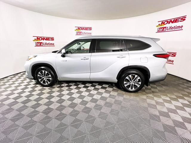 used 2020 Toyota Highlander Hybrid car, priced at $34,998