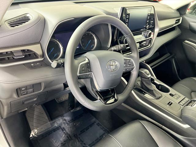 used 2020 Toyota Highlander Hybrid car, priced at $34,998