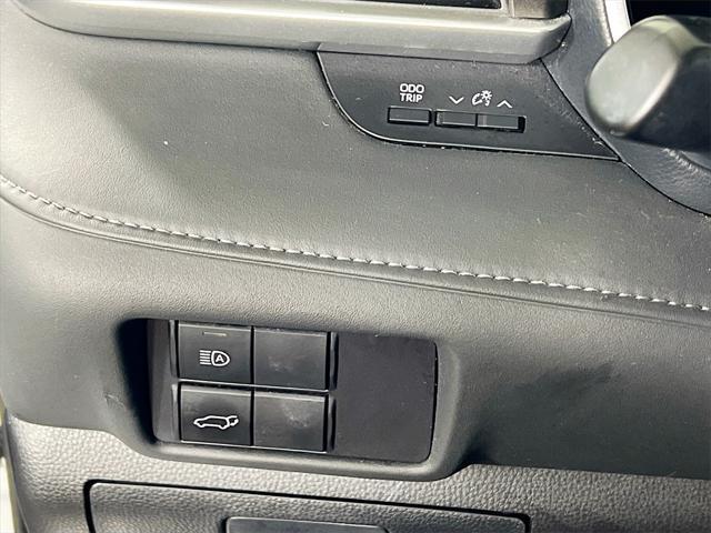 used 2020 Toyota Highlander Hybrid car, priced at $34,998