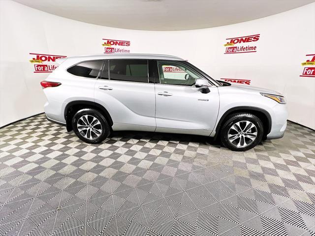 used 2020 Toyota Highlander Hybrid car, priced at $34,998