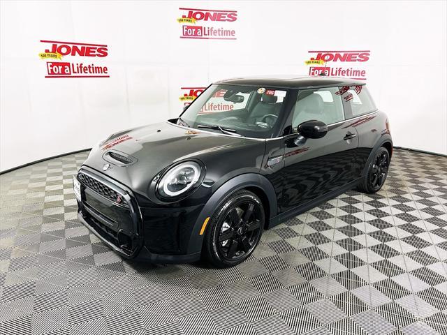 used 2022 MINI Hardtop car, priced at $27,592