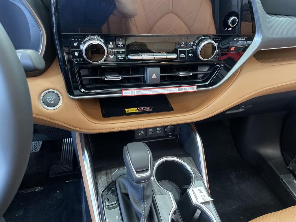 new 2025 Toyota Highlander car, priced at $56,432