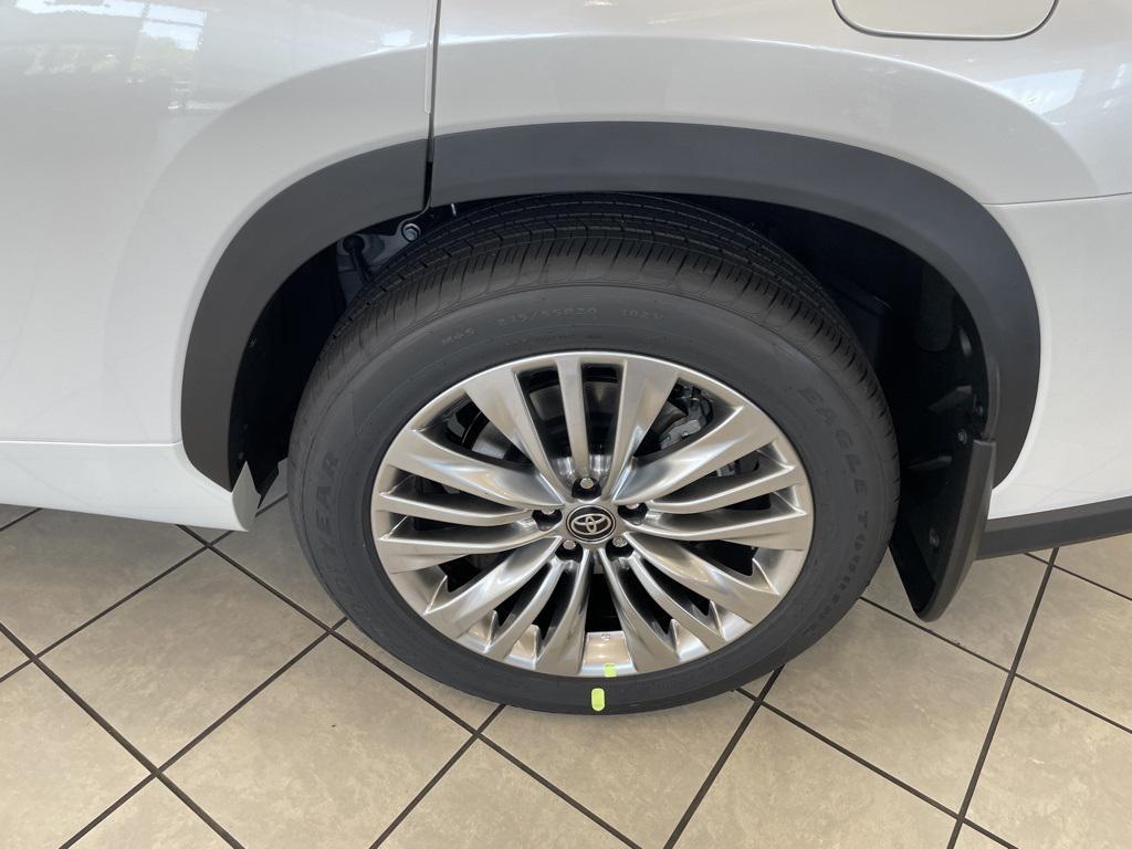 new 2025 Toyota Highlander car, priced at $56,432