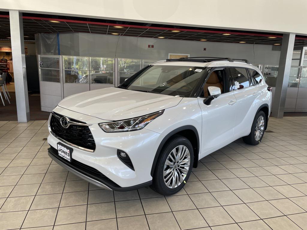 new 2025 Toyota Highlander car, priced at $56,432