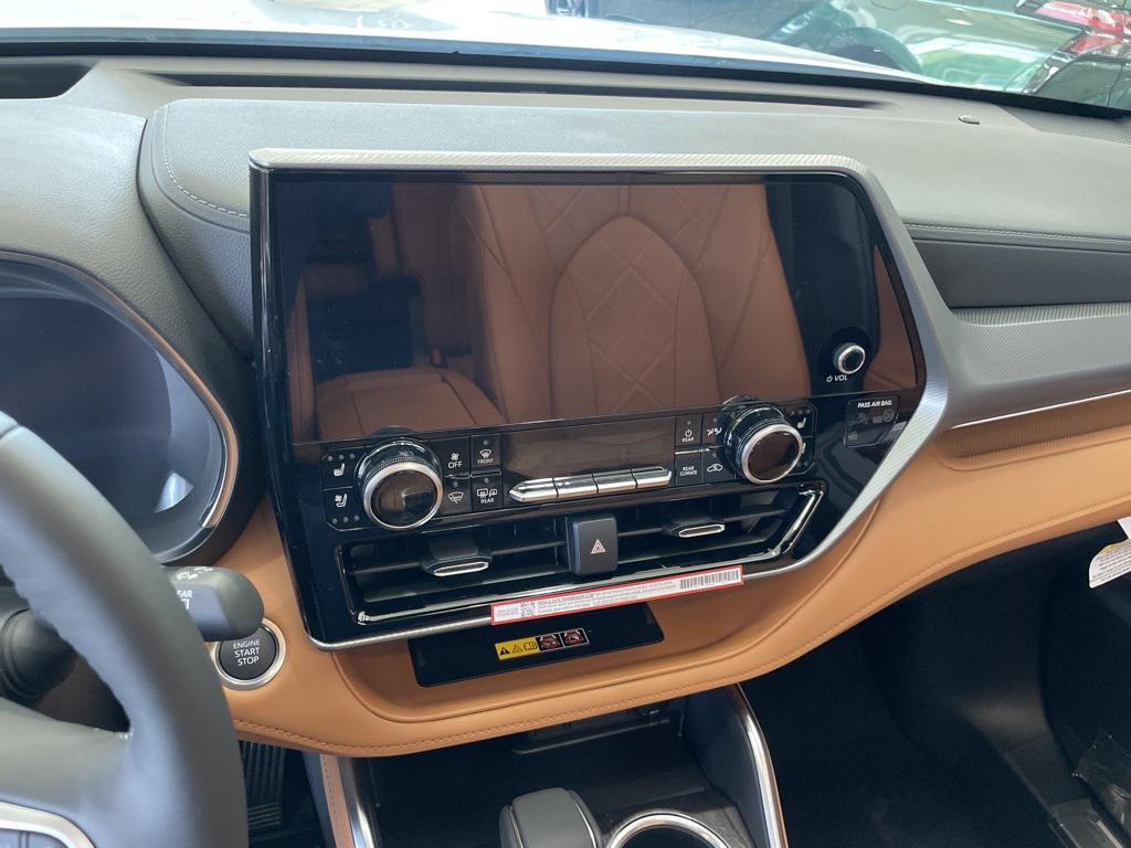 new 2025 Toyota Highlander car, priced at $56,432