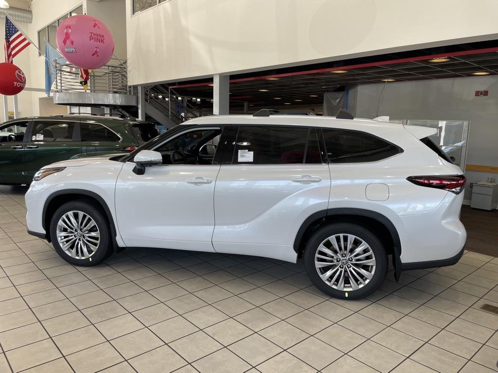 new 2025 Toyota Highlander car, priced at $56,432