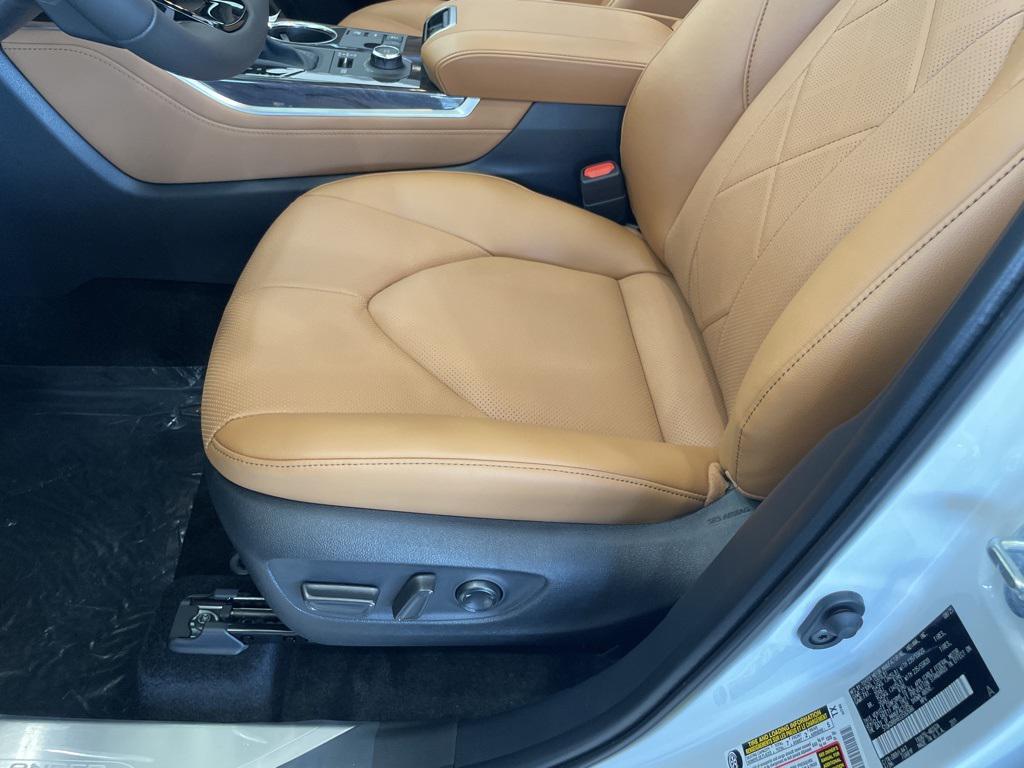 new 2025 Toyota Highlander car, priced at $56,432