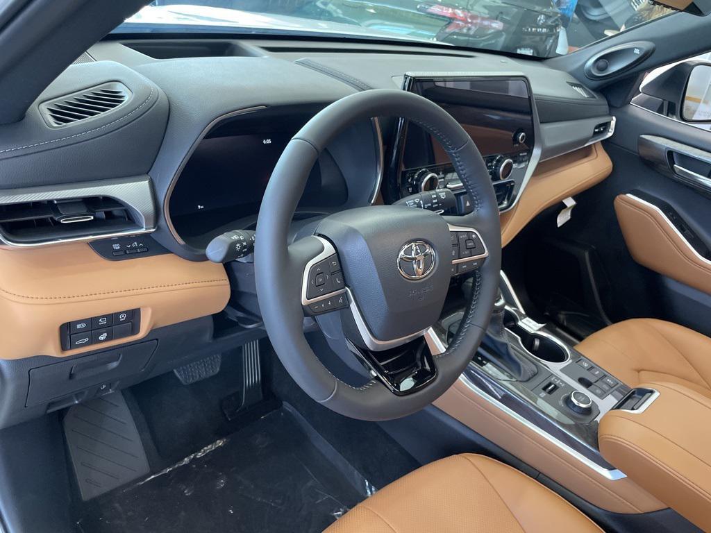 new 2025 Toyota Highlander car, priced at $56,432