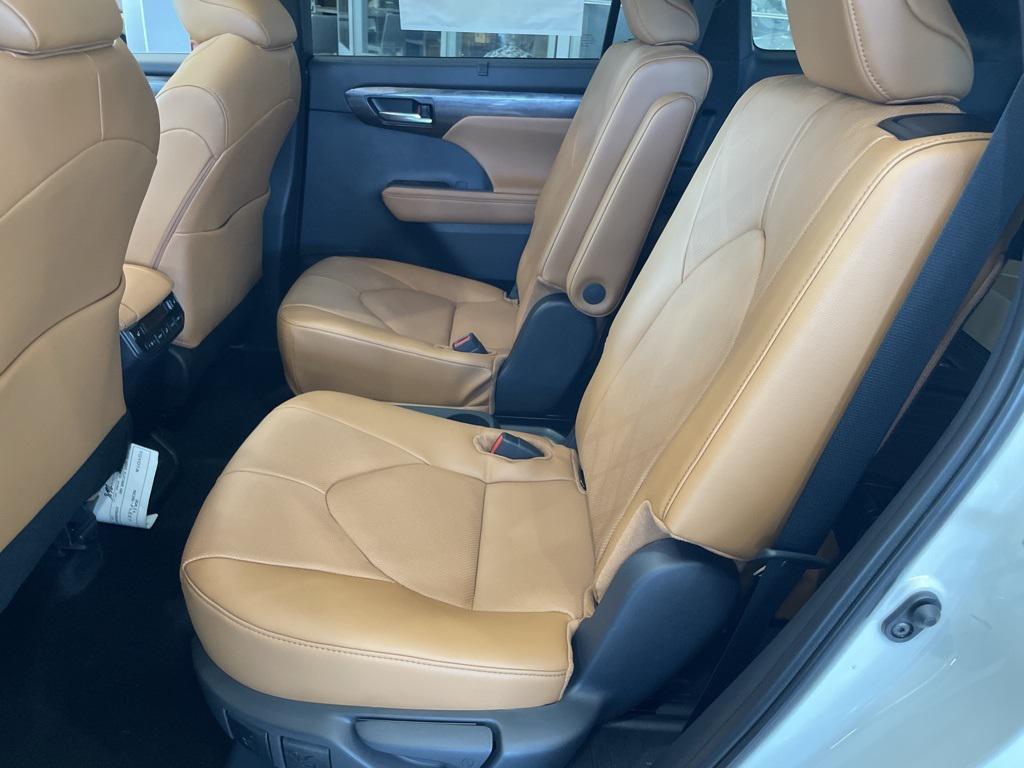 new 2025 Toyota Highlander car, priced at $56,432