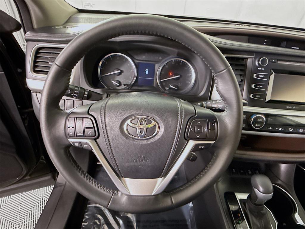 used 2014 Toyota Highlander car