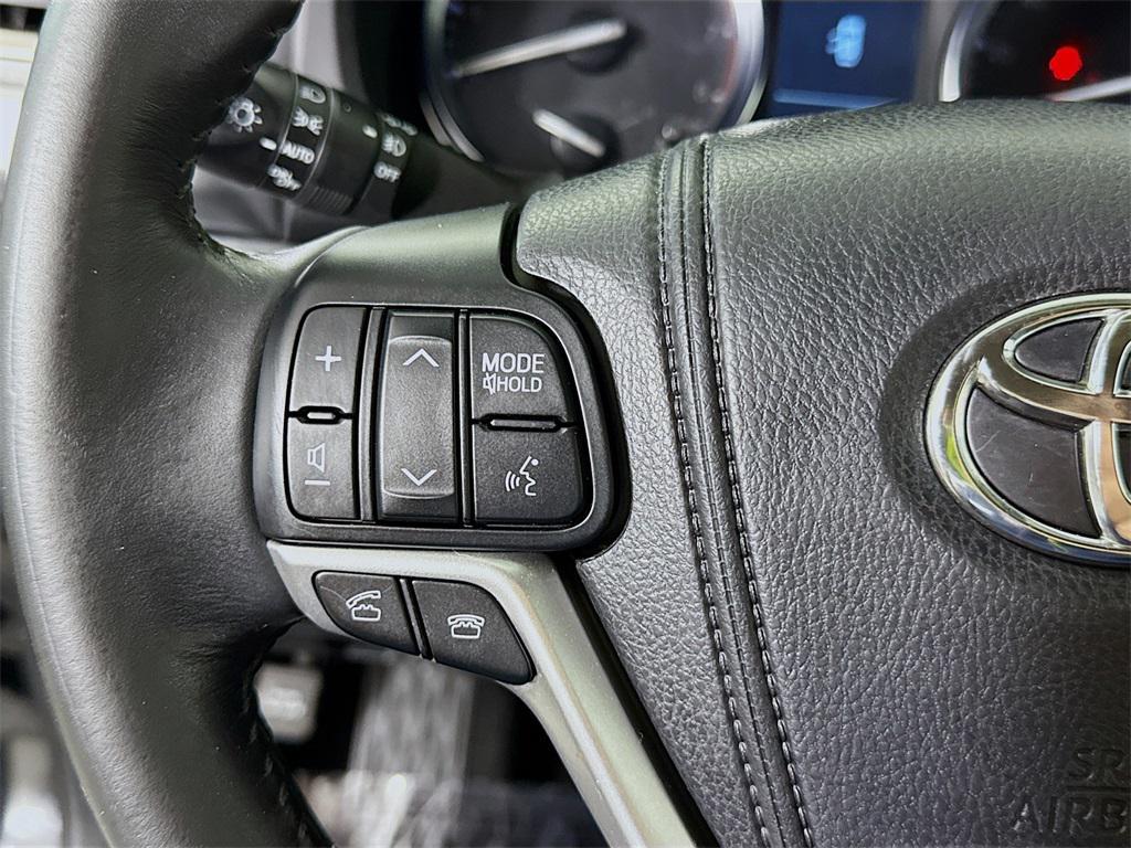 used 2014 Toyota Highlander car