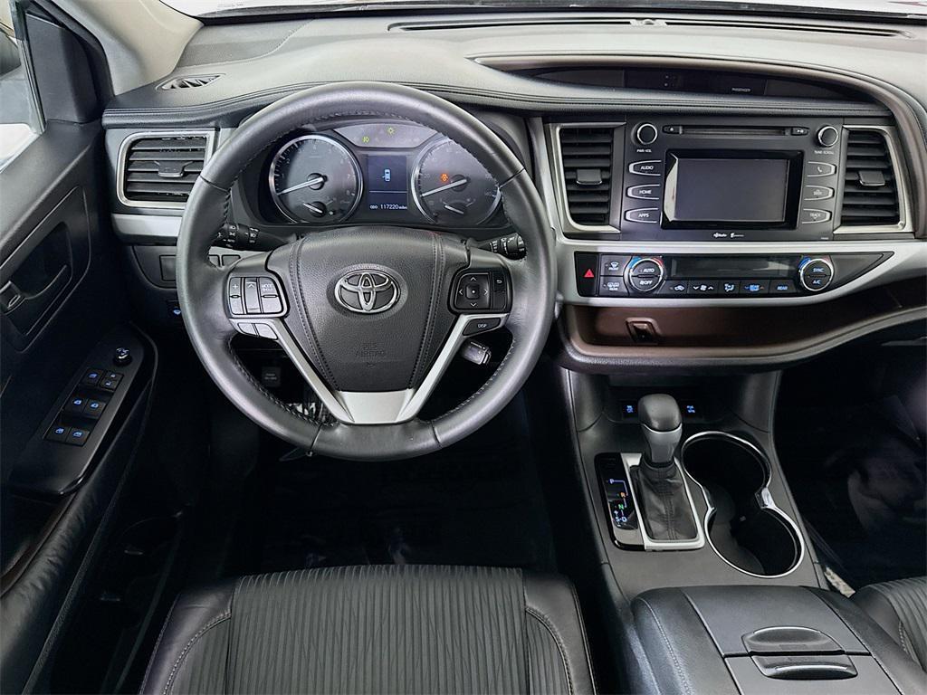 used 2014 Toyota Highlander car