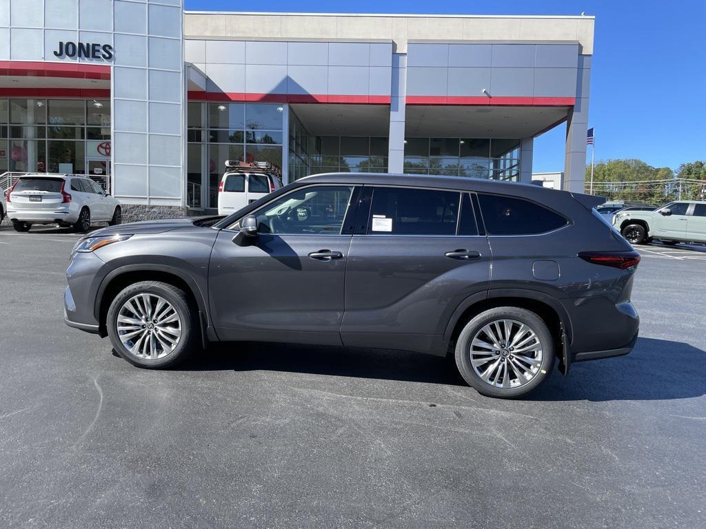 new 2025 Toyota Highlander car, priced at $55,712