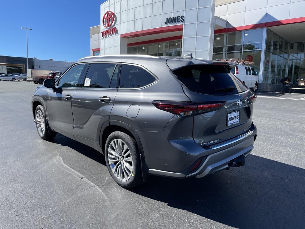 new 2025 Toyota Highlander car, priced at $55,712