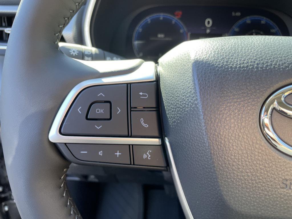 new 2025 Toyota Highlander car, priced at $55,712