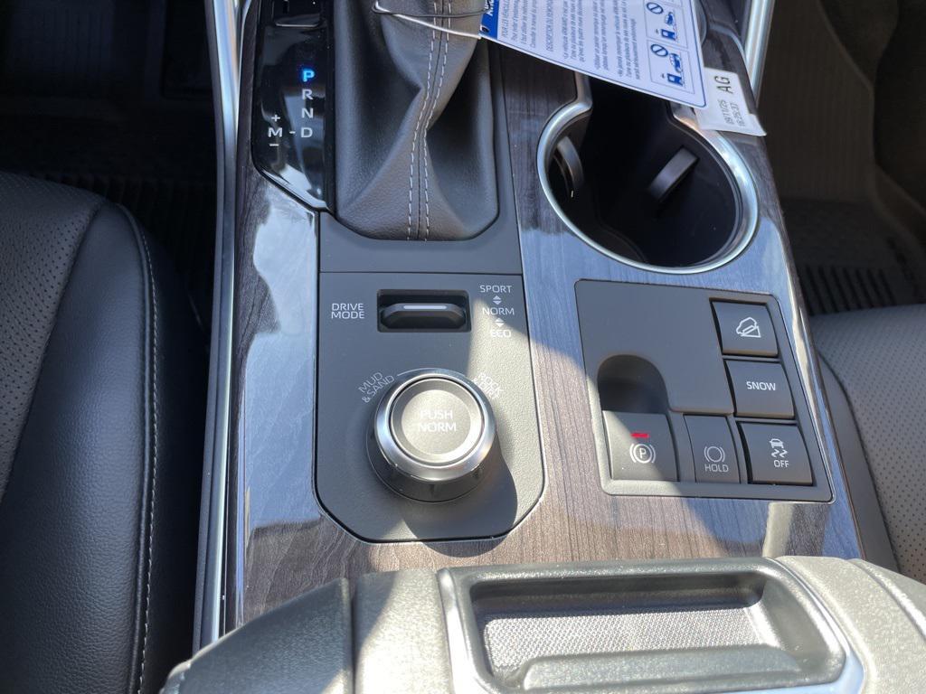 new 2025 Toyota Highlander car, priced at $55,712