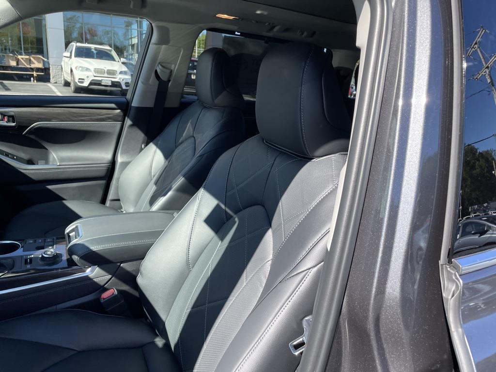 new 2025 Toyota Highlander car, priced at $55,712