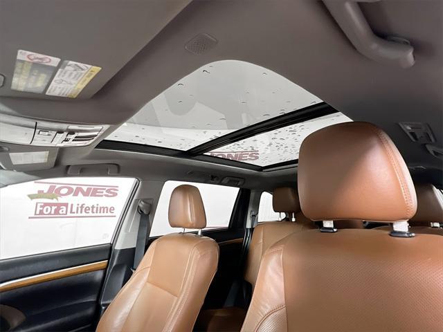 used 2019 Toyota Highlander car, priced at $26,869