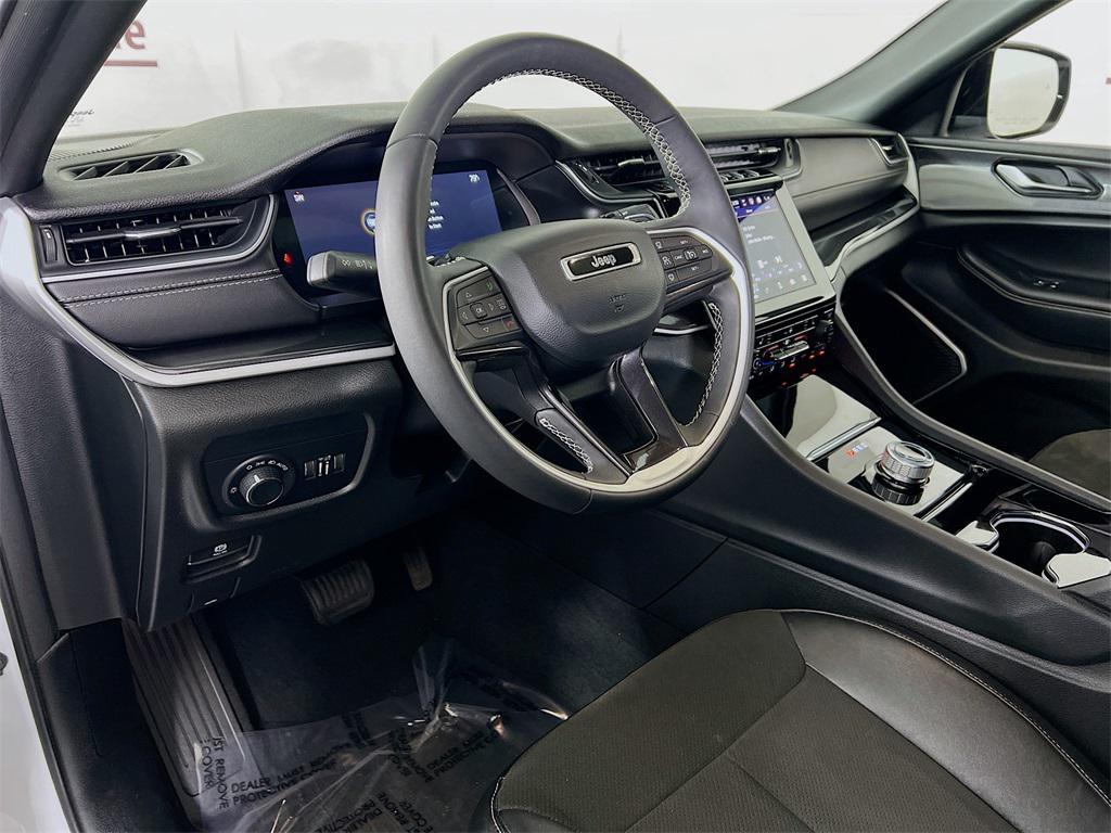 used 2023 Jeep Grand Cherokee car, priced at $32,998
