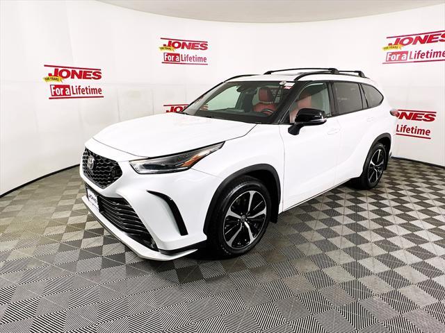 used 2022 Toyota Highlander car, priced at $40,554