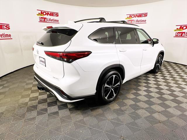 used 2022 Toyota Highlander car, priced at $40,554