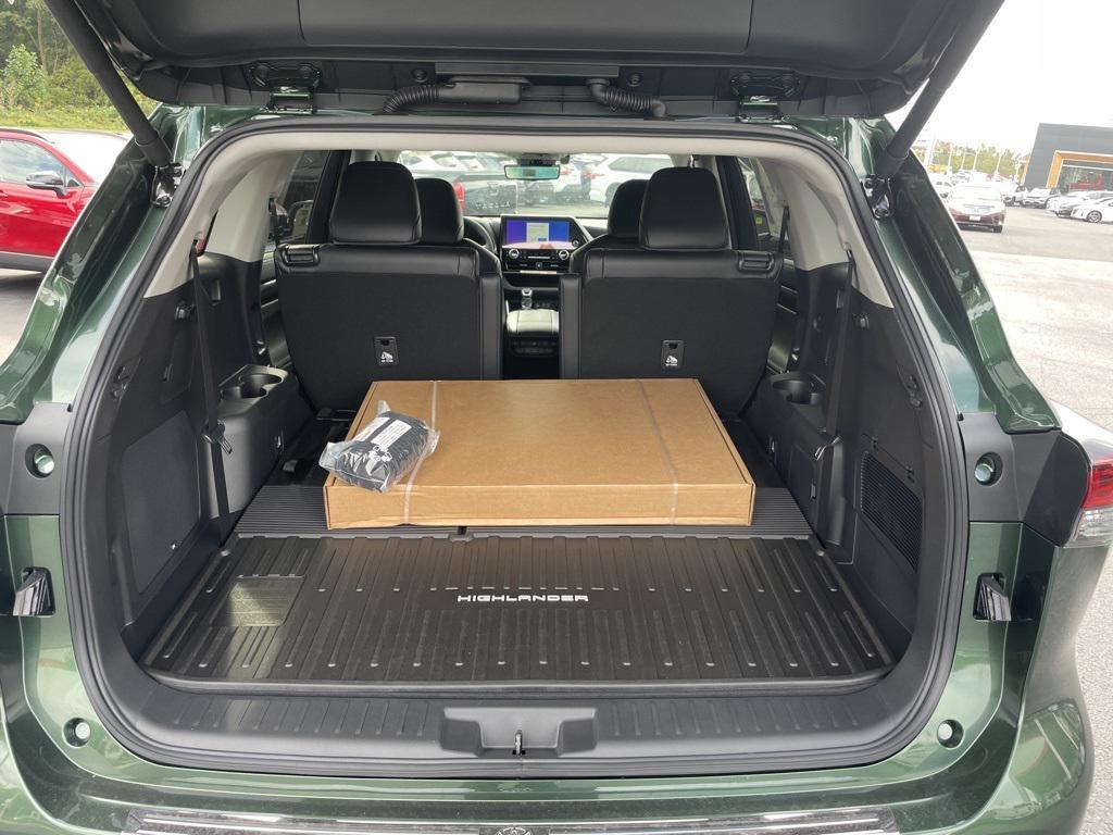 new 2025 Toyota Highlander car, priced at $55,957