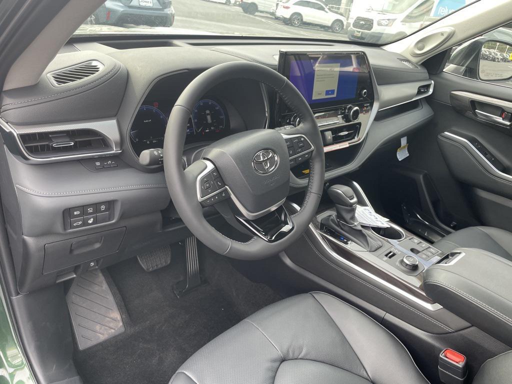 new 2025 Toyota Highlander car, priced at $55,957