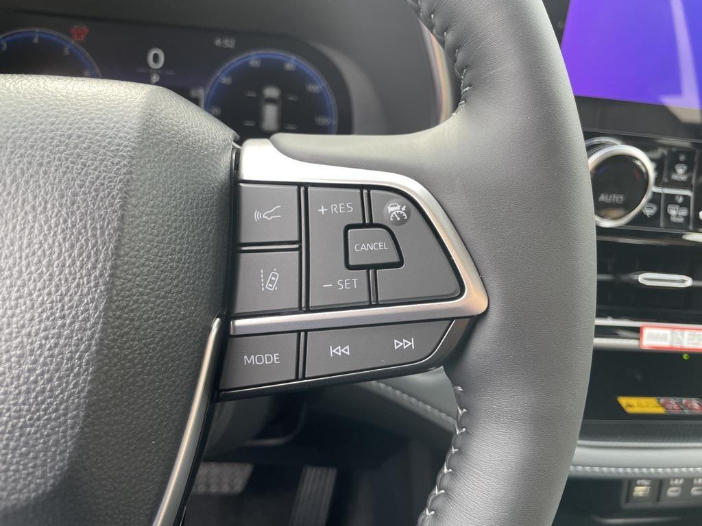 new 2025 Toyota Highlander car, priced at $55,957