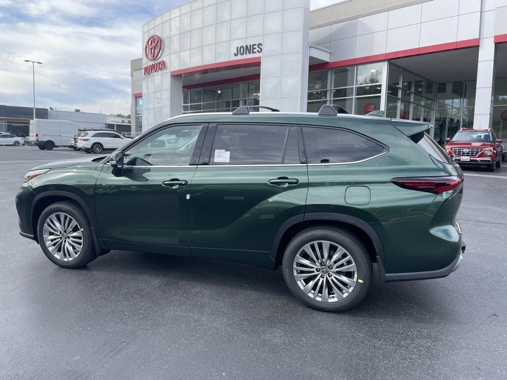 new 2025 Toyota Highlander car, priced at $55,957
