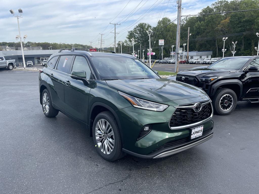 new 2025 Toyota Highlander car, priced at $55,957