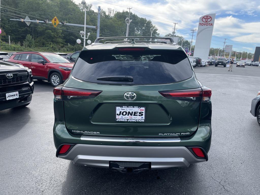 new 2025 Toyota Highlander car, priced at $55,957