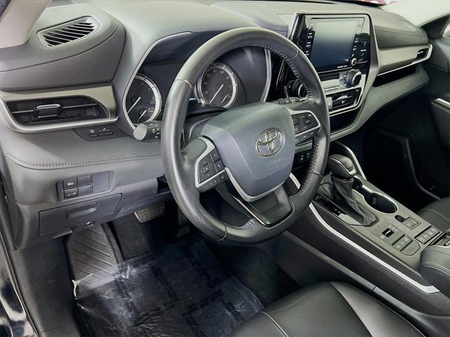 used 2022 Toyota Highlander car, priced at $38,925