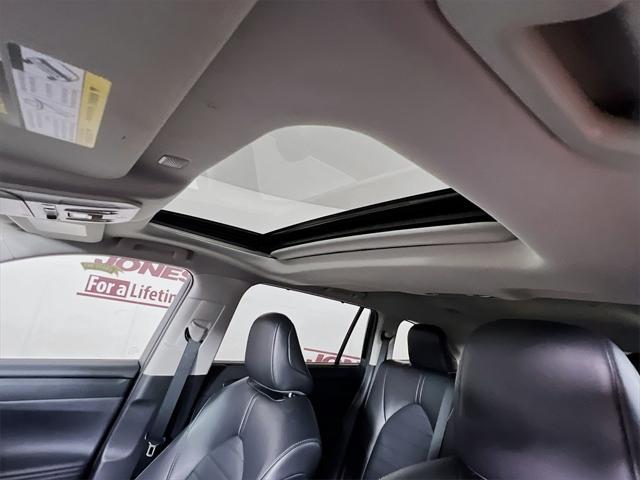used 2022 Toyota Highlander car, priced at $38,925